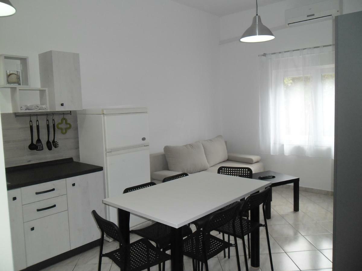 Apartmani Nena Povljana Ngoại thất bức ảnh