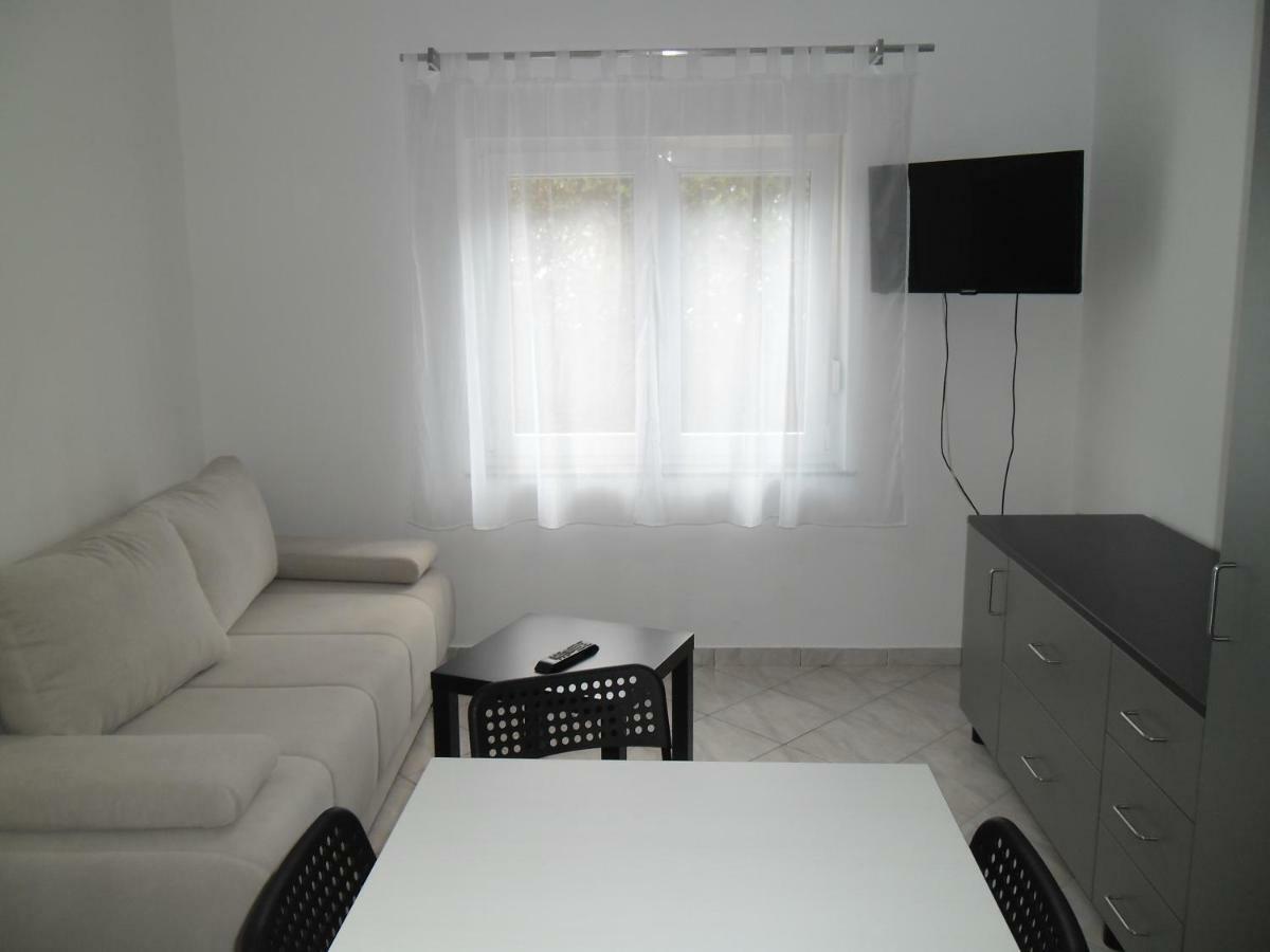 Apartmani Nena Povljana Ngoại thất bức ảnh
