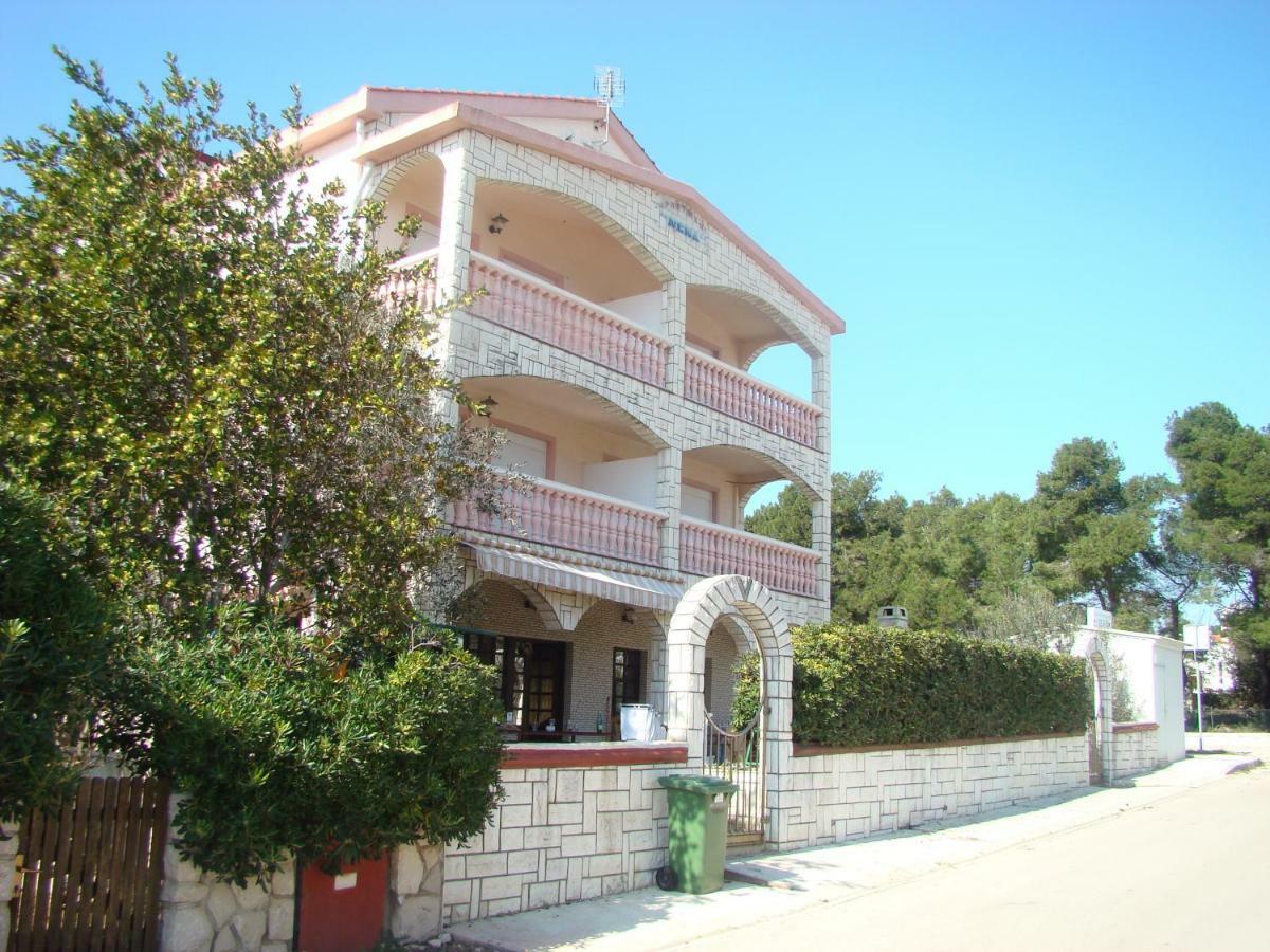 Apartmani Nena Povljana Ngoại thất bức ảnh